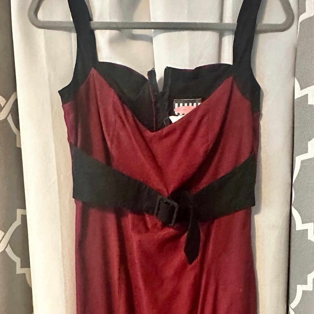 Retro burgundy dress with black detailing